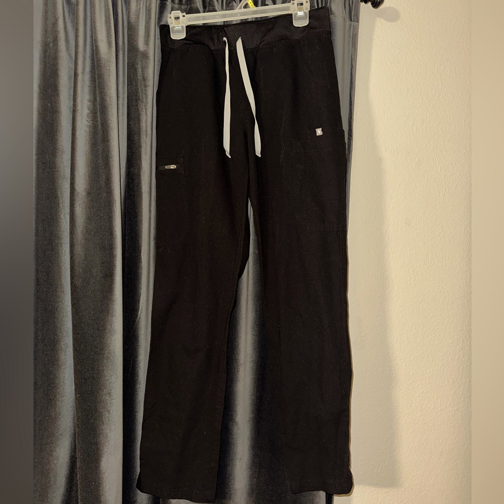 Women’s Figs straight leg.